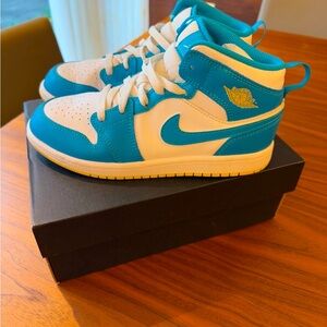 Nike Kids' Blue and White Sneakers